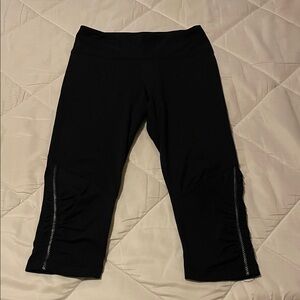 Marika Black Cropped Leggings with Side Detail